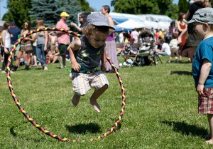 2boys-hula-hoop